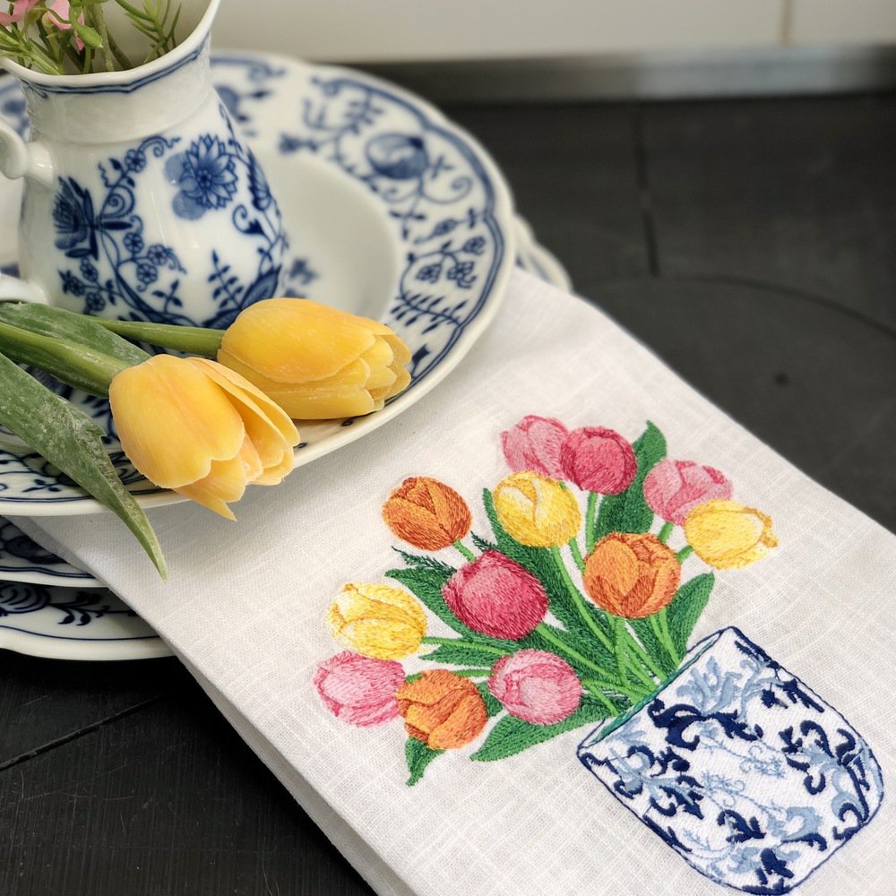 Chinoiserie Tulips Pot Linen Guest Towel