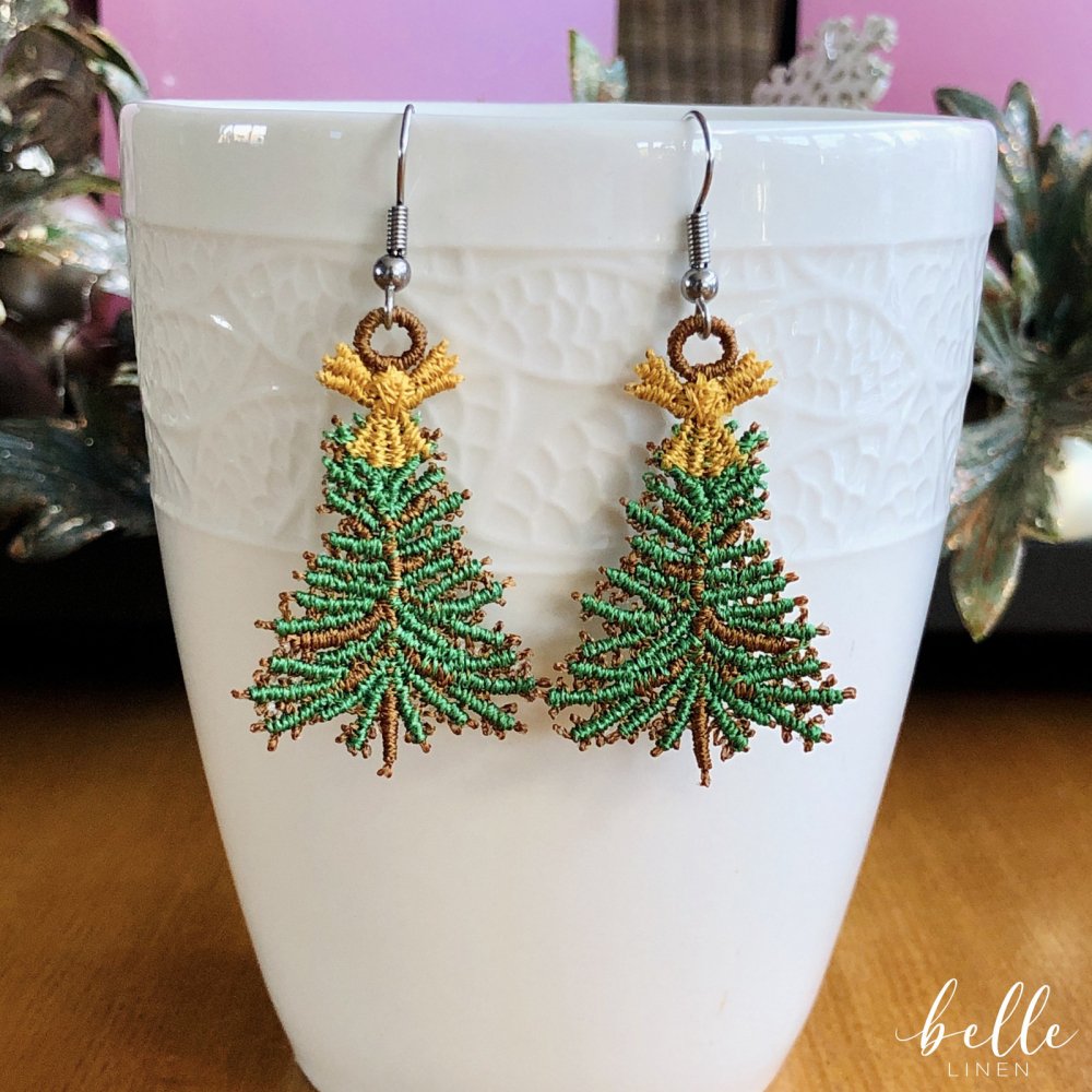 Lace earrings - christmas tree