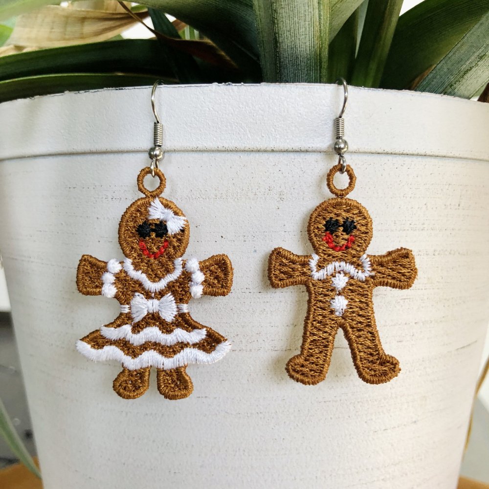Lace earrings - gingerbread couple