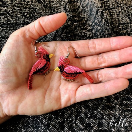 Lace earrings - cardinal