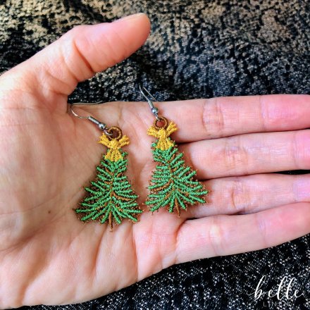 Lace earrings - christmas tree