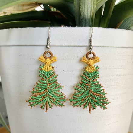 Lace earrings - christmas tree