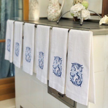 Vintage Vine Monogram Linen Guest Towel